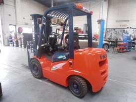 HELI 2.5T Forklift with KUBOTA V2403 Diesel engine - picture0' - Click to enlarge