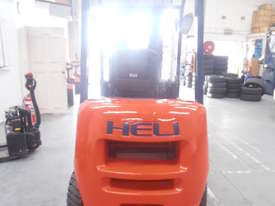 HELI 2.5T Forklift with KUBOTA V2403 Diesel engine - picture1' - Click to enlarge