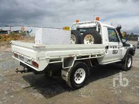 TOYOTA LAND CRUISER Ute - picture1' - Click to enlarge