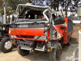 2000 Isuzu FTS 750 - picture2' - Click to enlarge