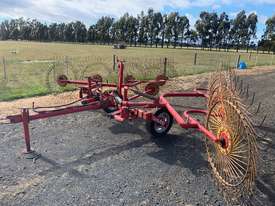 Tonutti V8 Hay Rake - picture0' - Click to enlarge