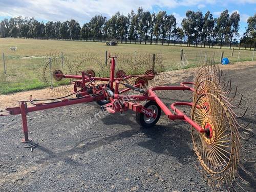 Tonutti V8 Hay Rake