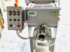 La Monferrina Pasta extruder - picture0' - Click to enlarge