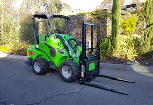 Avant 523 Articulated Mini Loader w Telescopic Boom & Flip up Forks