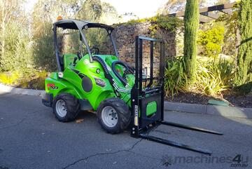 Avant 523 Articulated Mini Loader w Telescopic Boom & Flip up Forks