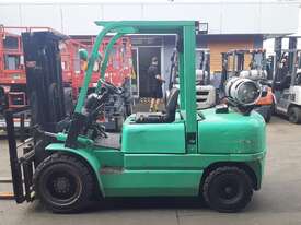 Weekend Special-HC 3.5 Ton Container Entry Forklift 2007 Nissan Engine Under 2000 hours only - picture0' - Click to enlarge