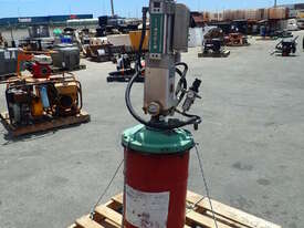 LINCOLN 84804 AIR GREASE PUMP - picture0' - Click to enlarge