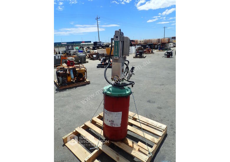 Used LINCOLN 84804 AIR GREASE PUMP Lubrication Pump in , Listed on