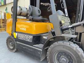 Victory VF25G Dual Fuel Forklift - picture2' - Click to enlarge