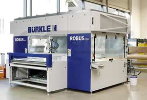 Entry level spray booth for flat and curved panels