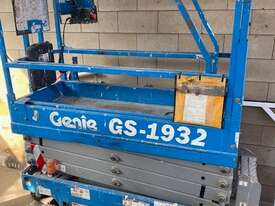 Genie Scissor Lift - picture0' - Click to enlarge