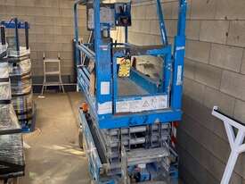 Genie Scissor Lift - picture0' - Click to enlarge