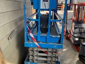 Genie Scissor Lift - picture1' - Click to enlarge