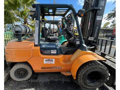 Used Toyota 4.5TON Forklift For Sale