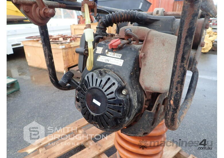 Used 2004 MIKASA MT65H PETROL VERTICAL TAMPER Plate Compactors in