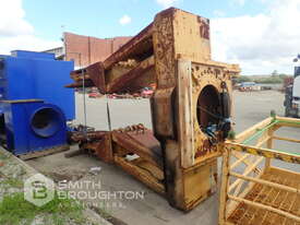 TYRE HANDLER TO SUIT LOADER - picture1' - Click to enlarge