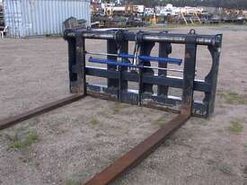 Quick hitch fork attachment for wheel loader - picture0' - Click to enlarge
