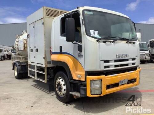 2008 Isuzu FTR900