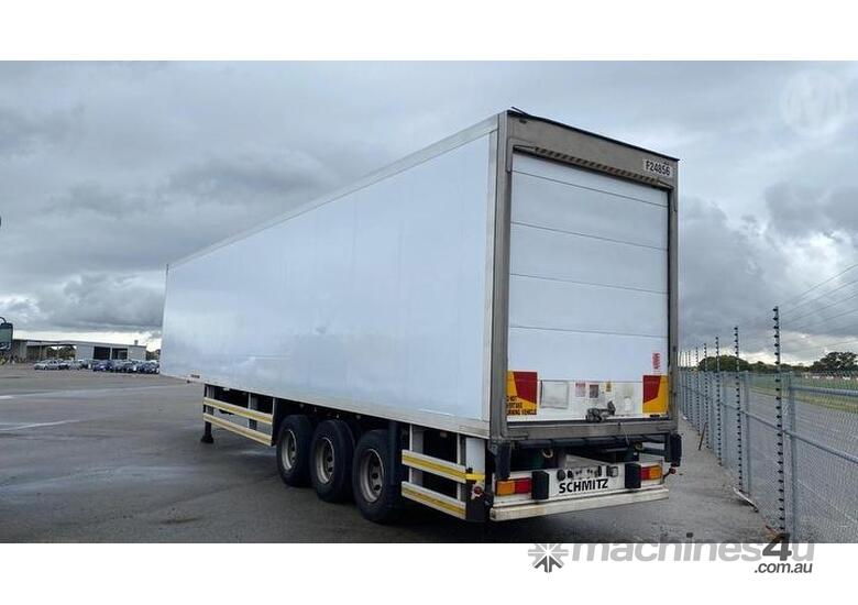 Buy Used Schmitz Schmitz Cargobull Pantech Trailer in , - Listed on ...