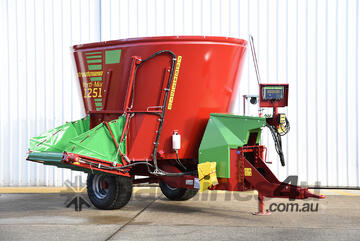 Strautmann Verti-Mix Single Auger Feed Mixing Wagon
