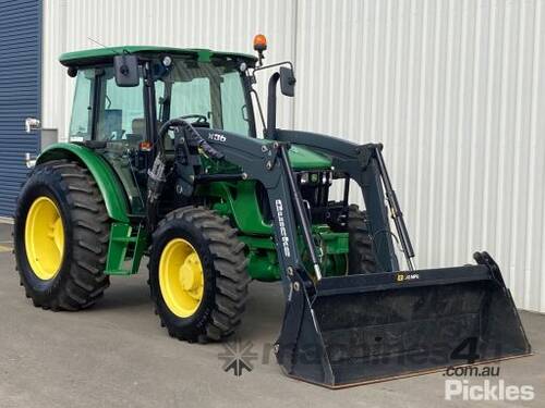 2017 John Deere 5083E