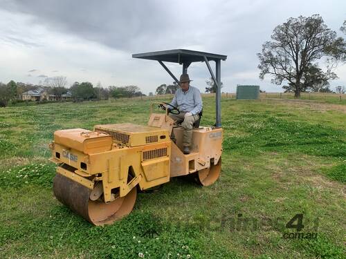 Case 2.5 tonne Tandem Smooth Drum Roller