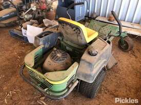 John Deere Z225 EzTrak - picture1' - Click to enlarge