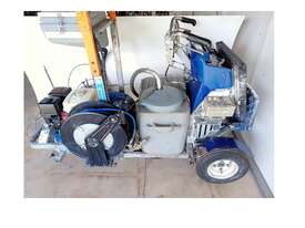 Graco SPS 250 Line Lazer IV Self Propelled Line Marker 2607 hrs - picture0' - Click to enlarge