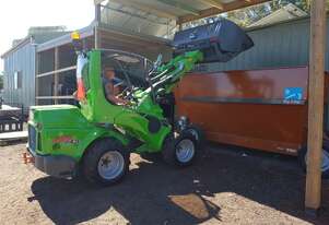 Avant 745 Articulated Mini Loader w Telescopic Boom & Hi-tip Bucket