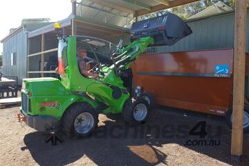 Avant 745 Articulated Mini Loader w Telescopic Boom & Hi-tip Bucket
