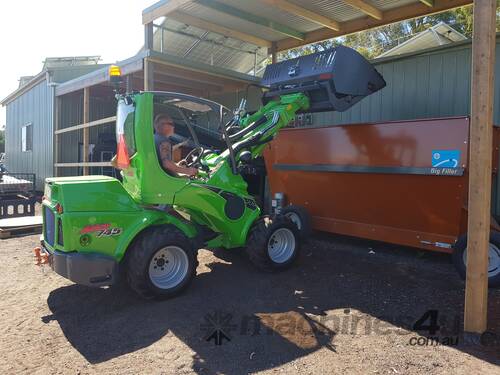 Avant 745 Articulated Mini Loader w Telescopic Boom & Hi-tip Bucket