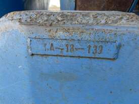 2004 Finch 18T Split Bin Chaser Bin  - picture0' - Click to enlarge