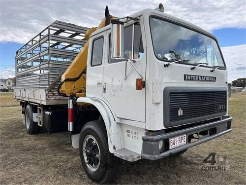 GRAND MOTOR GROUP - 1986 INTERNATIONAL ACCO 1950D Crane Truck