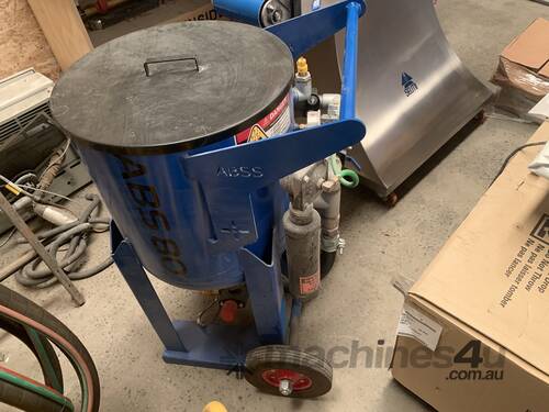 ABSS Commercial Sandblasting Pot with Hoses