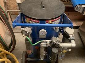 ABSS Commercial Sandblasting Pot with Hoses - picture1' - Click to enlarge