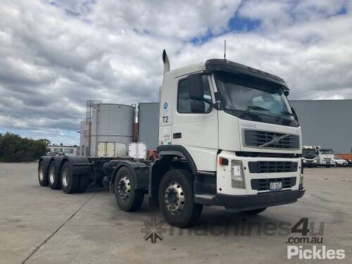 2009 Volvo FM440 Cab Chassis