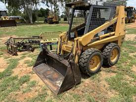 CASE 1840 SKID STEERS & ATTACHMENTS  - picture0' - Click to enlarge