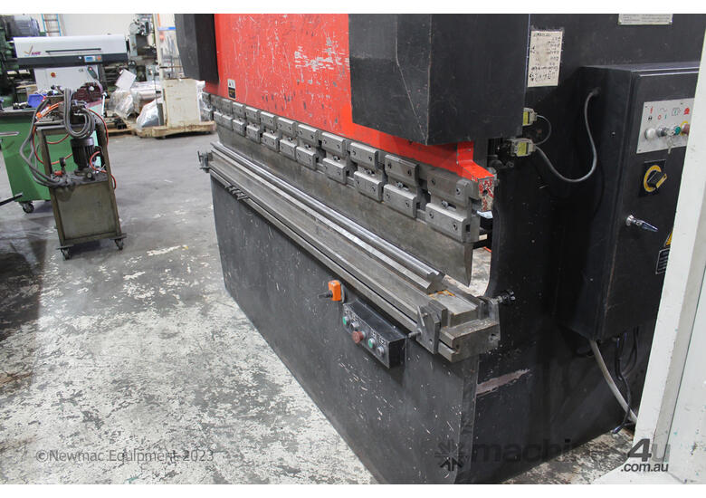 Used 2011 Mngil Mngil WC67Y63 2500 Press Brake Folder Hydraulic Press