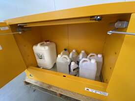 Flammable Liquid Cabinet - picture0' - Click to enlarge