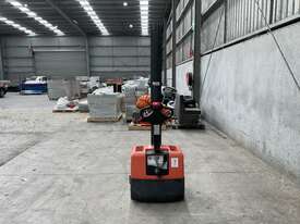 2015 Toyota HWE100 Electrical Pallet Jack - picture1' - Click to enlarge