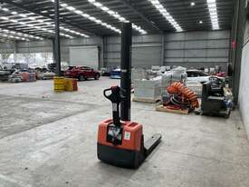 2015 Toyota HWE100 Electrical Pallet Jack - picture2' - Click to enlarge
