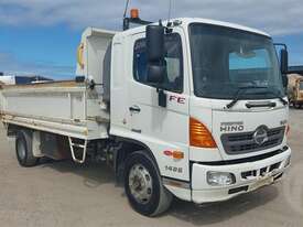 Hino FE 500 - picture0' - Click to enlarge