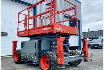 2016 Skyjack SJ6832RTE 4WD Electric RT Scissor Lift