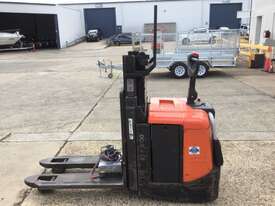 BT SPE200D Pallet Mover (Electric) - picture0' - Click to enlarge