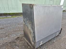 Tool Box (Unreserved) - picture2' - Click to enlarge
