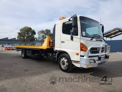 2014 Hino 500 SERIES Tilt / Slide Tray