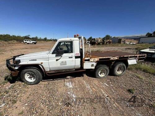 2006 Toyota Landcruiser 6 Wheeler - Lot Number:73