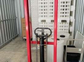 Manual Hand Stacker Cty-Ew - picture0' - Click to enlarge