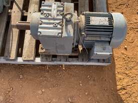 1 x Electric Motor - picture0' - Click to enlarge