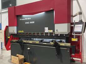 250TON/3200MM CNC PRESS BRAKE/5 AXIS/SERVO MOTOR PUMP/DELEM DA-58T CONTROLLER - picture0' - Click to enlarge